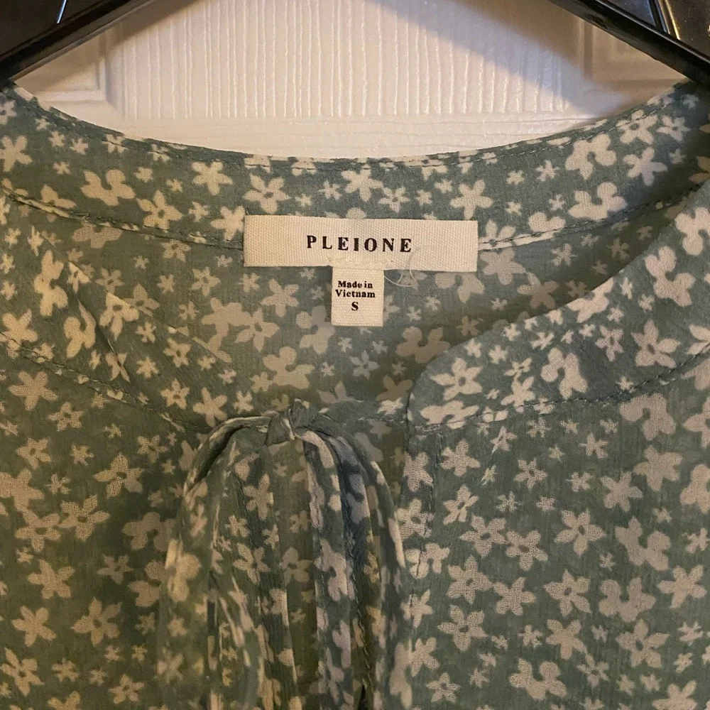 EUC Pleione Floral Blouse. - Picture 14 of 15